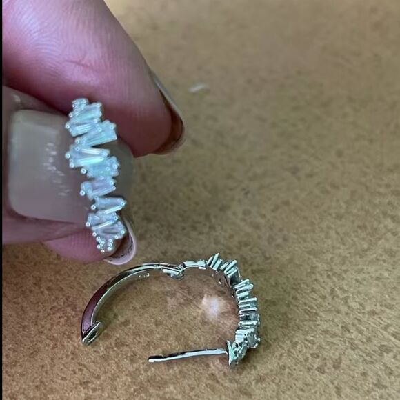 💎925 Sterling Silver Tapered Baguette zircon half C Hoop Earrings - Picture 5 of 9